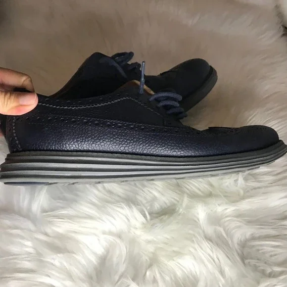 COLE HAAN Lunargrand Black Wingtip Pebble Leather Lace Up  display picture 2
